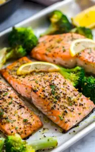 Zitronenpfeffer Lachs mit Brokkoli aus dem Ofen