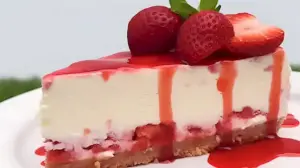 Cremiger Erdbeer-Käsekuchen mit fruchtigem Topping 1 Cremiger Erdbeer-Käsekuchen mit fruchtigem Topping