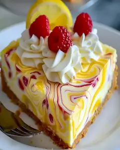 Fruchtiger Zitronen-Himbeer-Käsekuchen mit Strudel 1 Fruchtiger Zitronen-Himbeer-Käsekuchen mit Strudel