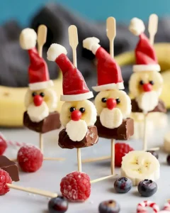 Bananen-Nikoläuse am Spieß: Festlicher Genuss 2 Bananen-Nikoläuse am Spieß: Festlicher Genuss
