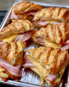 Hawaii Toast: Süße Sandwiches mit Schinken und Käse