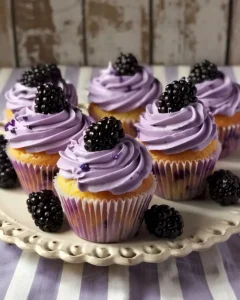 Lavendel-Brombeer Cupcakes Ein himmlischer Genuss