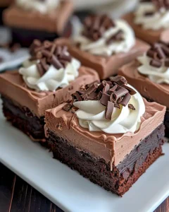 Schokoladen Brownies mit Frischkäse und Sahnehaube 10 Schokoladen Brownies mit Frischkäse und Sahnehaube