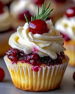 Weihnachtliche Cranberry Käsekuchen Cupcakes – Festliche Leckerbissen 9 Weihnachtliche Cranberry Käsekuchen Cupcakes – Festliche Leckerbissen
