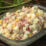 Einfacher Eiersalat mit Radieschen und Sauerrahm
