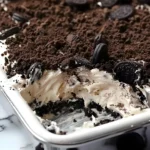 Gefrorenes Oreo Dessert mit cremiger Füllung