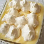 Luftige Schneenockerl in cremiger Vanillesauce