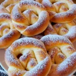 Fluffige selbstgemachte Krapfen aus einfachem Hefeteig