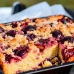 Pflaumenkuchen vom Blech: Ultrasaftig mit Zimt-Streuseln