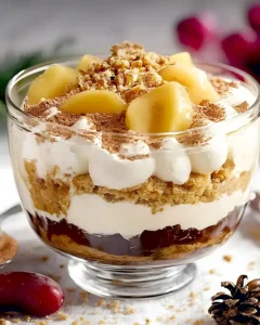 Physalis-Dessert mit Spekulatius und Zimtsahne