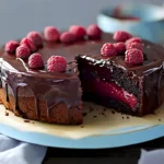 Saftiger Schoko-Beeren-Kuchen mit Granatapfel