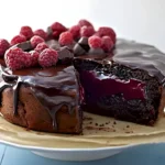 Schoko-Beeren-Kuchen: In 90 Minuten saftig genießen