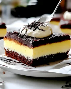 Schokokuchen mit Eierlikörcreme: Saftiges Rezept vom Blech