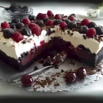 Schwarzwälder Puddingkuchen: Saftiger Blechkuchen mit Sahne