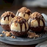 Käsekuchen Kugeln auf einem Teller präsentiert, ideal für Snacks und Desserts