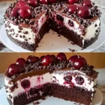 Schokoladen Kirschtorte mit cremiger Sahne auf einem Teller