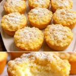 Leckere Streuselmuffins mit Quark auf einem Teller.
