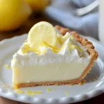Süßes Lemonen-Eisbox-Pie mit frischen Zitronen und einer knusprigen Kruste.