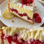 Zitrone-Himbeeren Käsekuchen auf einem Tisch, fertig zum Servieren