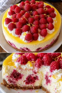 Zitronen-Himbeer-Sahne-Käsekuchen Rezept 3 Zitronen-Himbeer-Sahne-Käsekuchen auf einem Teller, dekoriert mit Himbeeren.