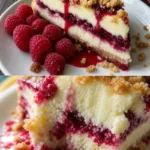 Himbeer Käsekuchen mit Streuseln auf einem Teller