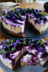 No Bake-Cheesecake mit frischen Heidelbeeren auf einem Teller
