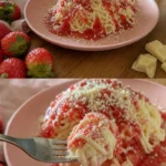 Leckeres Spaghetti-Eis-Dessert in einer bunten Schüssel serviert.