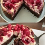 Himbeer Brownie Cheesecake mit Schokoladensoße und frischen Himbeeren