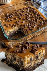 Karamell-Schokoladenkeks-Käsekuchen Rezept 7 Karamell-Schokoladenkeks-Käsekuchen auf einem Teller