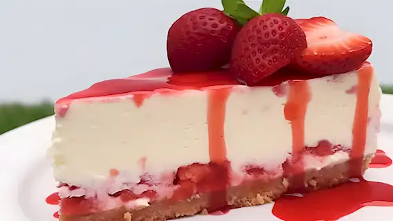 Cremiger Erdbeer-Käsekuchen mit fruchtigem Topping 3 Cremiger Erdbeer-Käsekuchen mit fruchtigem Topping