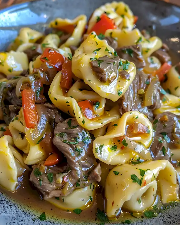 Herzhafte Tortellini mit Rindfleisch und Provolone-Sauce 3 Herzhafte Tortellini mit Rindfleisch und Provolone-Sauce