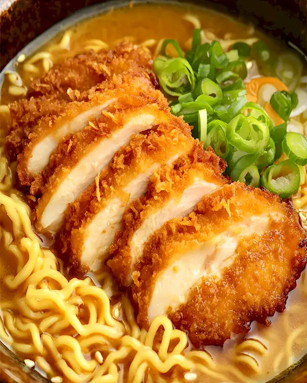 Herzhaftes Miso Ramen mit knusprigem Hähnchen Katsu 3 Herzhaftes Miso Ramen mit knusprigem Hähnchen Katsu