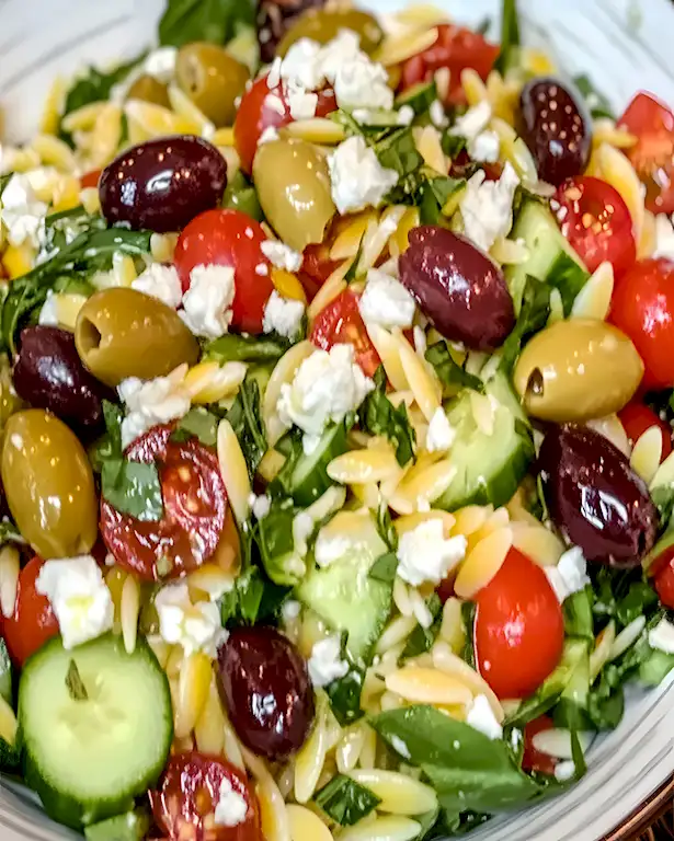 Mediterraner Orzo Salat: Frisch & Lecker 3 Mediterraner Orzo Salat: Frisch & Lecker