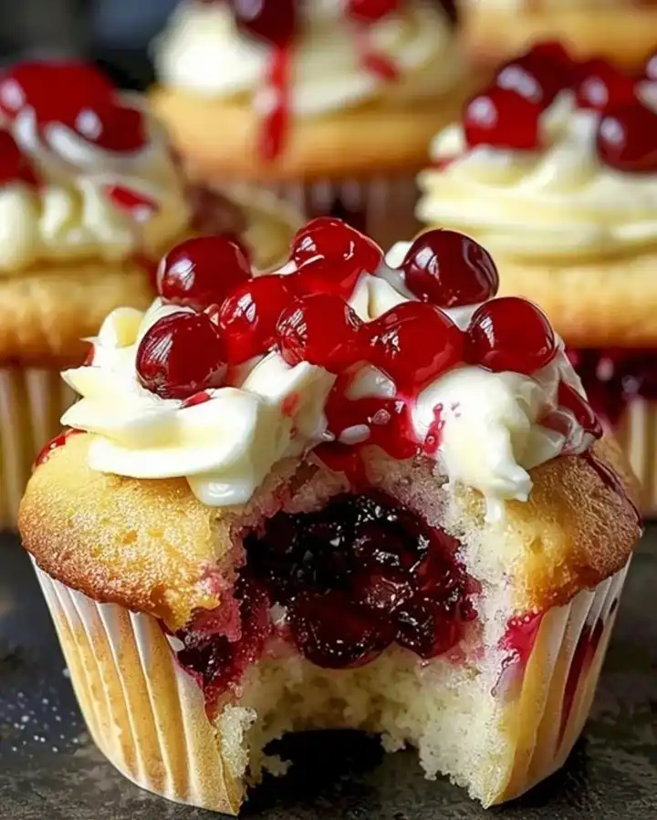 Saftige Kirschcupcakes Rezept Einfach Himmlisch Lecker 3 Saftige Kirschcupcakes Rezept Einfach Himmlisch Lecker
