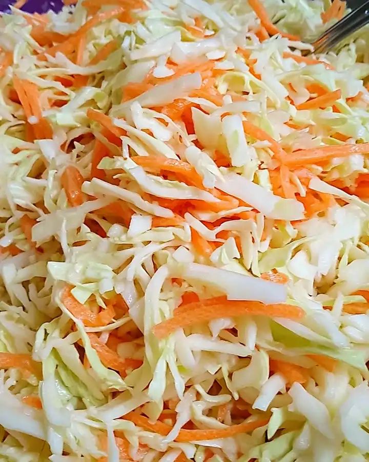 Süchtig machender, amerikanischer Krautsalat für Grillabende 3 Süchtig machender, amerikanischer Krautsalat für Grillabende