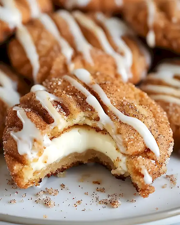 Zimt-Plätzchen mit cremiger Frischkäse-Füllung